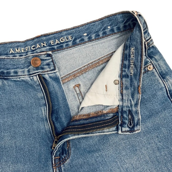 ❌ SOLD ❌ American Eagle Mom Jean Shorts High Rise Medium Wash Cuff Denim Size 8 - Picture 3 of 8